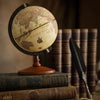 Globe Terrestre Tournant Sur Pied