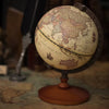 Globe Terrestre Tournant Sur Pied