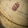 Globe Terrestre Tournant Sur Pied