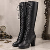 Bottes Rétros Noires - packshot studio, ambiance steampunk (lunettes et engrenages)