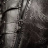 Bottes steampunk en PU homme, gros plan sur la fermeture zippée et le grain du cuir