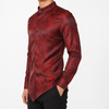 Chemise Asymétrique Homme rouge bordeaux motif paisley, portée vue trois-quarts