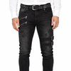 Jean Punk Homme porté de face avec ceinture cloutée, zips et sangles à boucles apparents