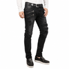 Jean Punk Homme porté avec chemise blanche et baskets à clous, vue de profil en pied
