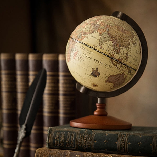 globe terrestre en bois ancien