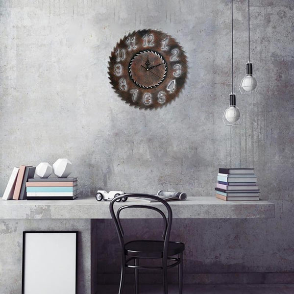 Horloge en Forme de Scie